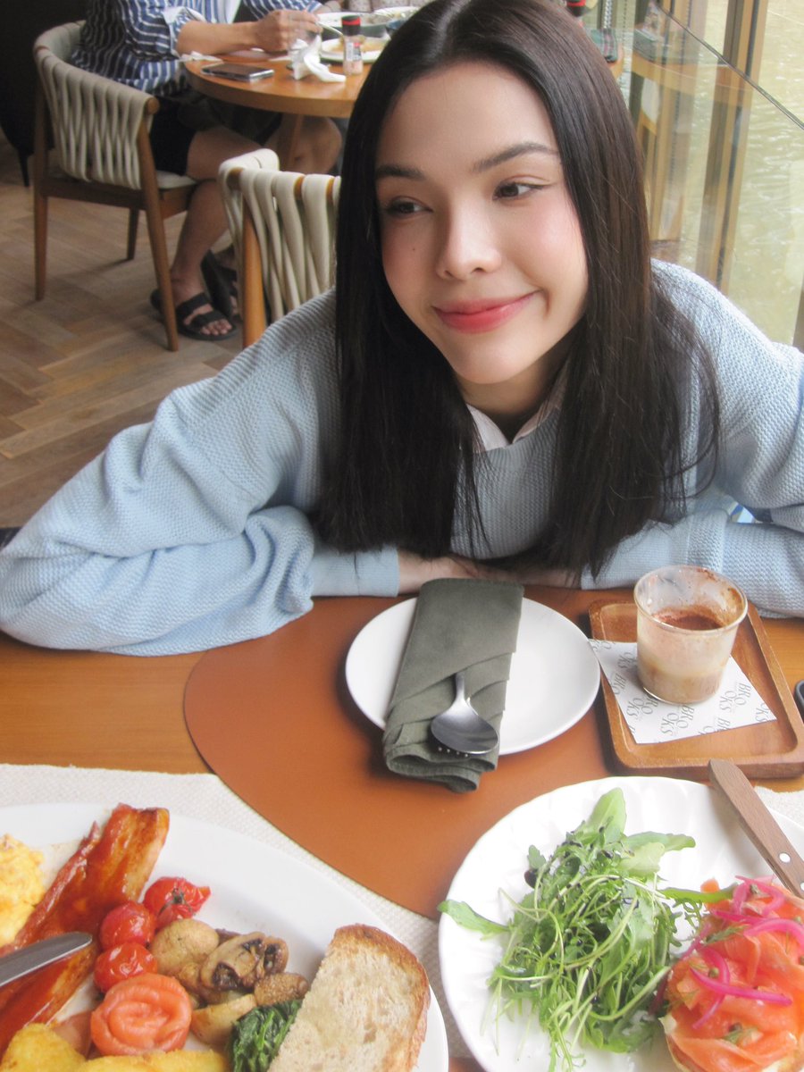 sonyasarann's tweet image. 🥣🫐🤍☕️🐰🤏🏻🪴🏚️