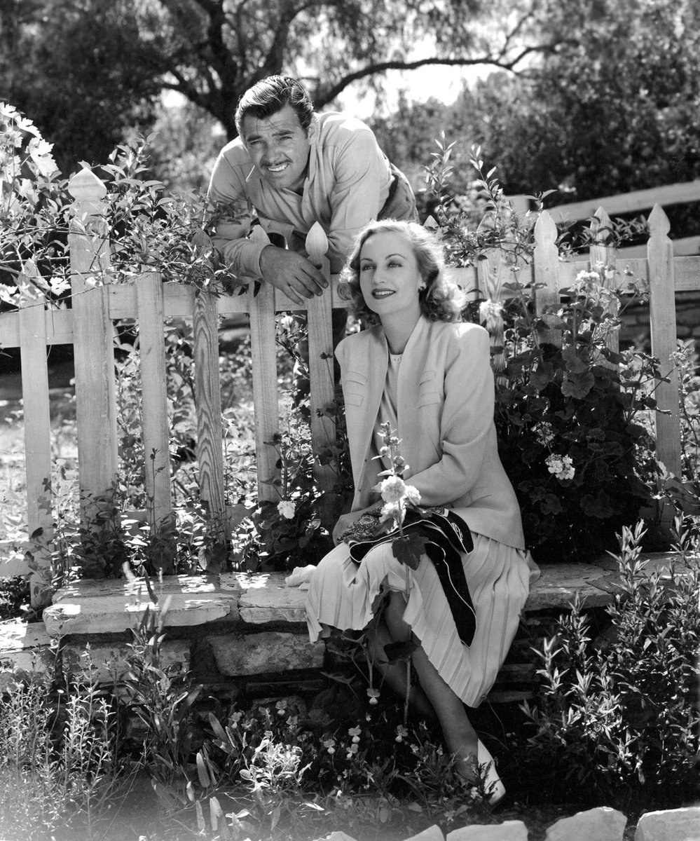 CHC_1927's tweet image. Clark Gable and Carole Lombard

In Hollywood, there was a legendary couple, Clark Gable and Carole Lombard. The King and Queen of Hollywood. Their relationship was filled with love, friendship, and happiness, they had everything. But on January 16, 1942, this happiness tragically…