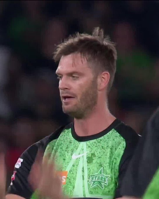 10 balls. 2 wickets. 1 over.  📹 Credits: Twitter/BBL