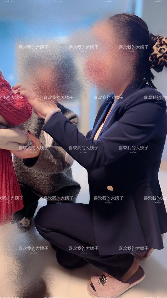 大姐刚回家，给孩子买了一身红色的衣服说是过年穿喜庆
礼尚往来，我要送大姐一套红色的内衣➕红色情趣哈哈 https://t.co/F7bWAMg6ev