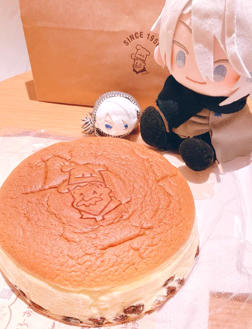 食後のおやつはりくろーおじさんのチーズケーキだよ