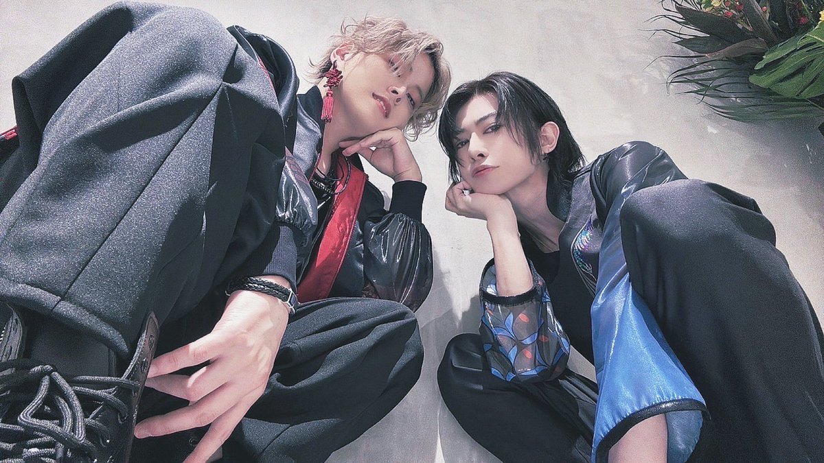 shakemii's tweet photo. BLACK LIVE -Battle of Starless-
2日目！勝利しました🐍🐍🐍🐍

ご来場いただいた方！配信をご覧の方！
魂飛ばしてくれたみんな！ありがとう！！

明日はついに最終日！がんばるぞ！！

今回は派閥分かれてしまったSHINニキ
と黒すぎるスイーツおいとくぜ★

#ブラスタ #ブラライ https://t.co/m9s6PO8m06