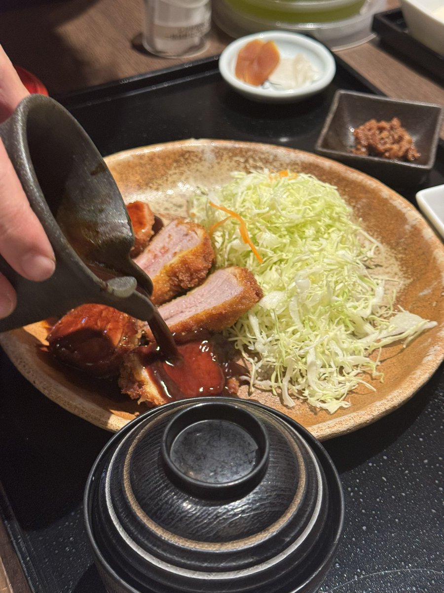 ocyagaume's tweet photo. 黒薔薇オフ会楽しかったー！✨初めての味噌カツ、めっちゃ美味しかった(*´ч`*)！ https://t.co/aa8UXXrJoc