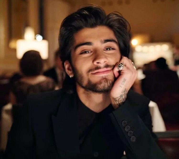TheePopCore's tweet photo. Happy 32nd Birthday to the incredibly talented, gifted and captivating Zayn Malik! https://t.co/yBTIhq8mjN