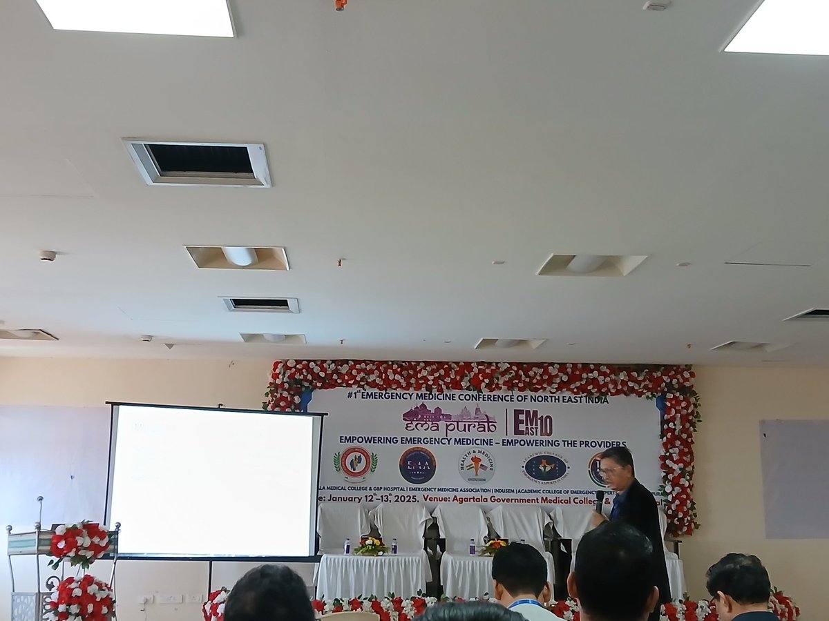 BlurredBiba's tweet photo. @emeast_1_0 attended ππ Dept of Psychiatry. Looking forward to collaborative sessions with Psychiatry Emergencies as well in near future ! Future of Emergency Medicine in Northeast India looks strong in upcoming years πͺ #agmc #psychX #medX #rubiscotalks #residencylife https://t.co/JI5nruHUgE