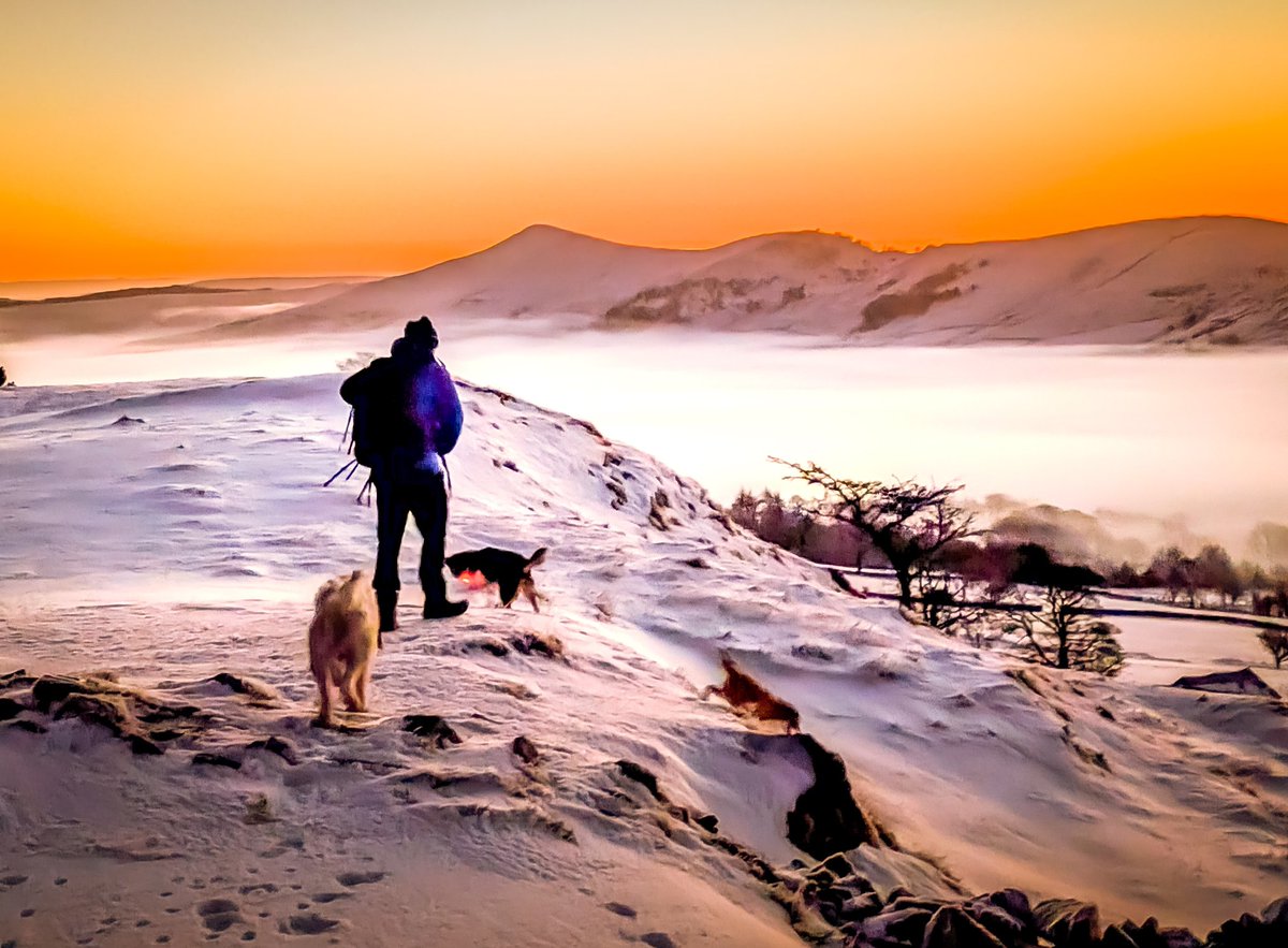Watching the dawn above Edale 😁