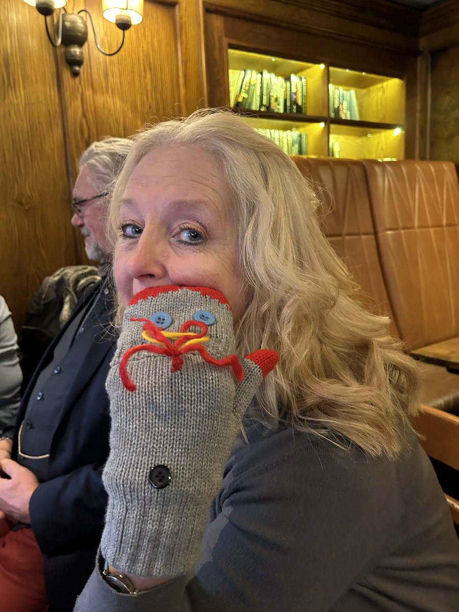 nuts_ly's tweet image. Spreading the love with my gloves @TheOnlyDJQualls @SlusanSusan1 @rynelson2 @superflick_ @CherryLaila0301 🥰