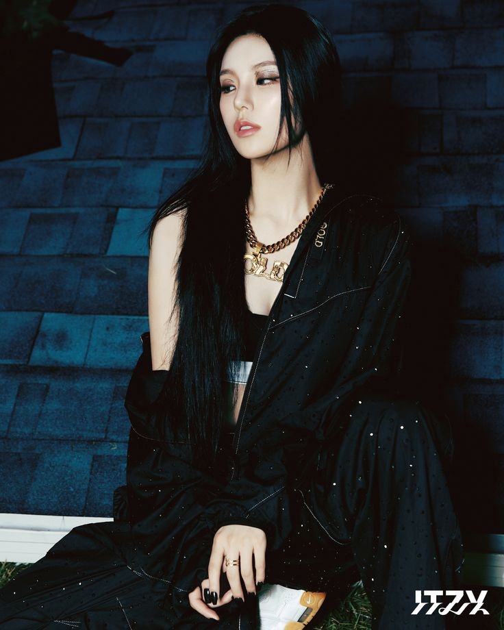 allinus_itzy__'s tweet photo. Yeji’s hit tweets in 2025 : a thread https://t.co/FMdLuuRTmJ