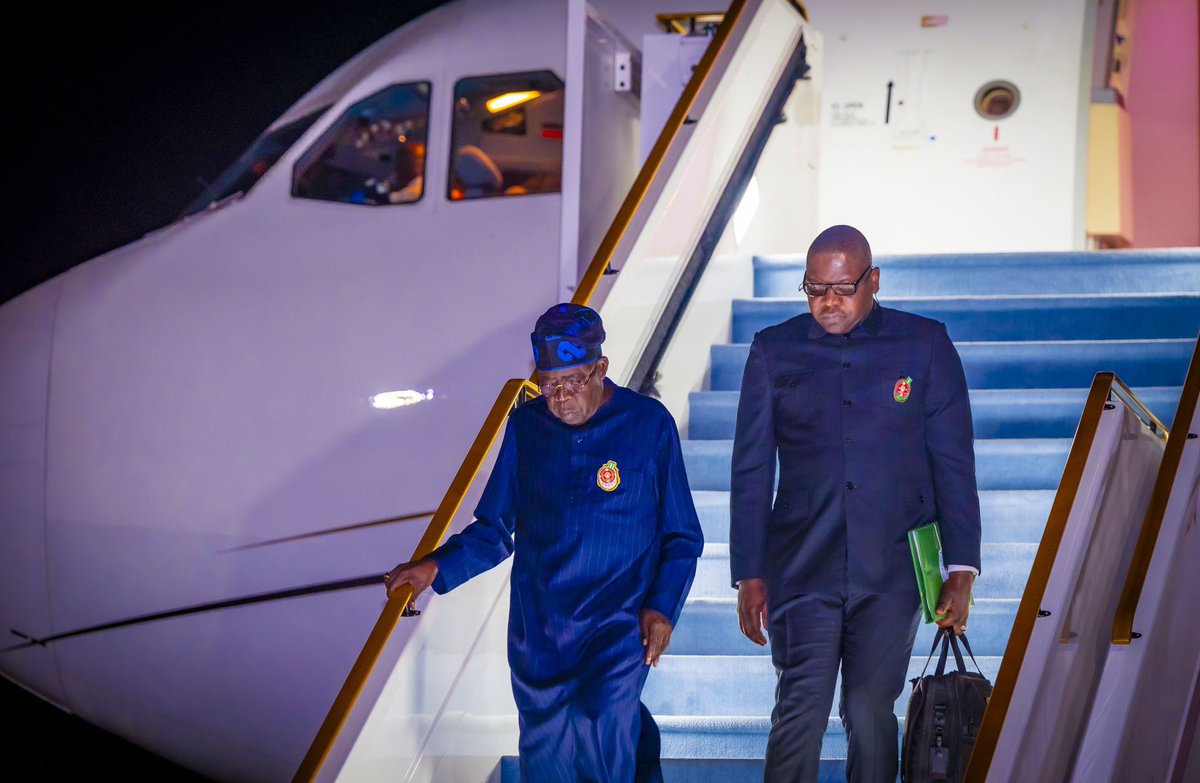 asafaabdulwasi2's tweet photo. President Bola Ahmed Tinubu in Abu Dhabi, United Arab Emirates where he is received by Sheikh Shakhboot Nahyan Al Nahyan, Minister of State in the Ministry of Foreign Affairs, UAE.
#PBATInUAE https://t.co/Oyiz5mDDQk