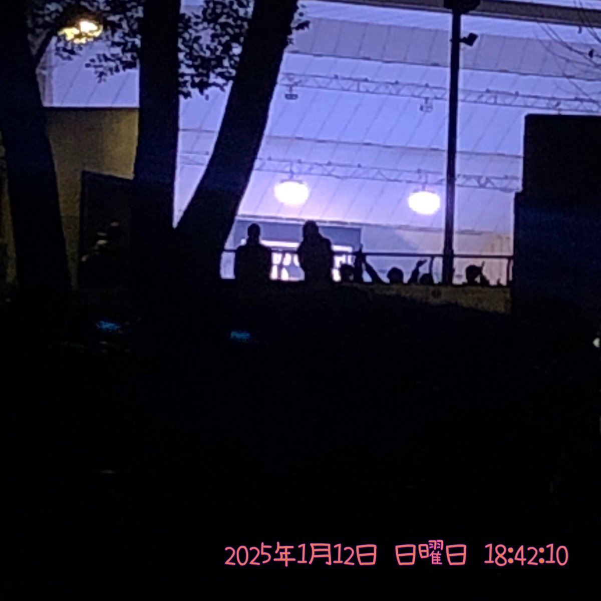 SABIKINOtypeR's tweet photo. 2025年1月12日(日)
～日比谷野外音楽堂～
　BiS解散ライブ「Finale of third BiS」
日比谷野音だから音漏れがスゴイ。
　音だけでも感動した！

　あ、僕、通りすがりの散歩人です・・。

@BiSidol 
#BiS野音 #BiSFinale #BiSidol #BiS
#WACK #WACKiNGTOUR
#日比谷野外音楽堂
#日比谷野音 #日比谷公園 https://t.co/RYxj2N49q6