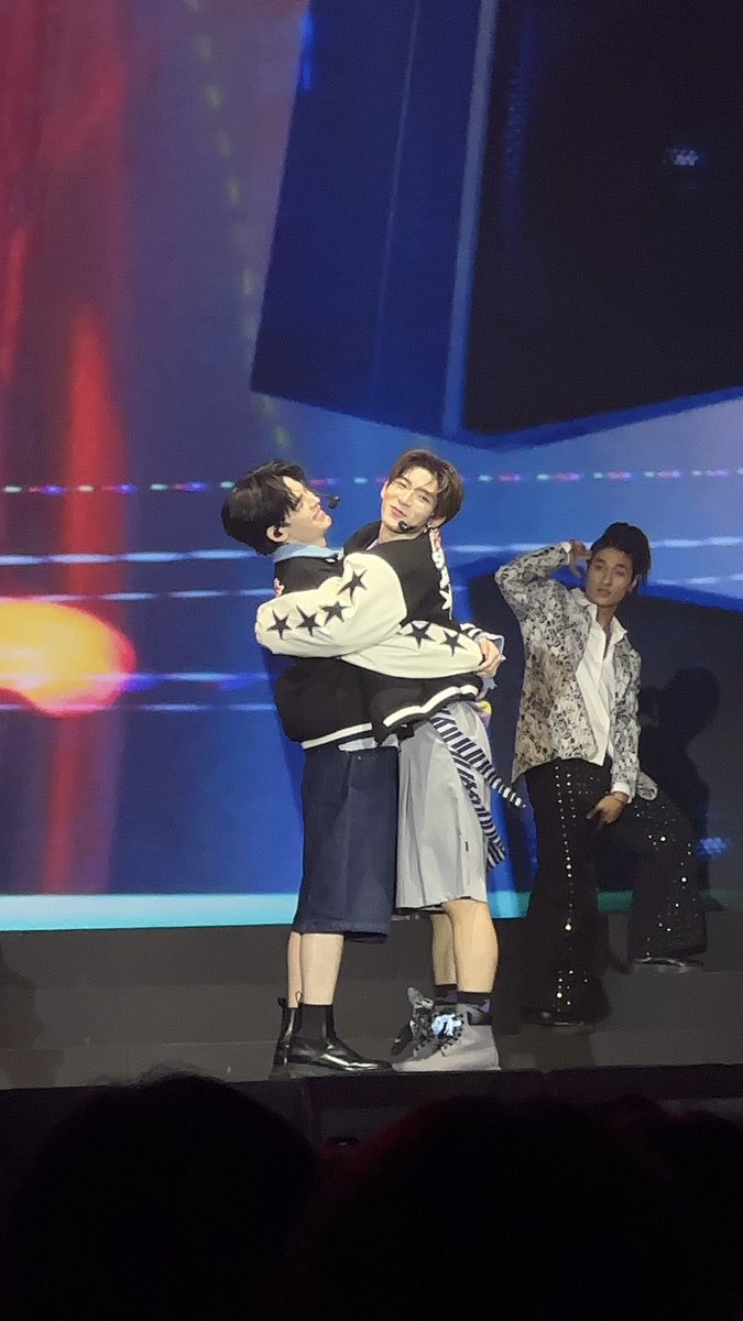 adoremafav's tweet photo. ป๋อตี๋ตี๋ดี๊ดี โง้ยน่ารักมาก🐶🐻‍❄️

DMD FRIENDSHIP NEVER ENDS
#DMDGEN3FANMEETING
#porteetee #ป๋อตี๋ตี๋ #twnpich #PorSuppakarn https://t.co/VRebdHGLEg