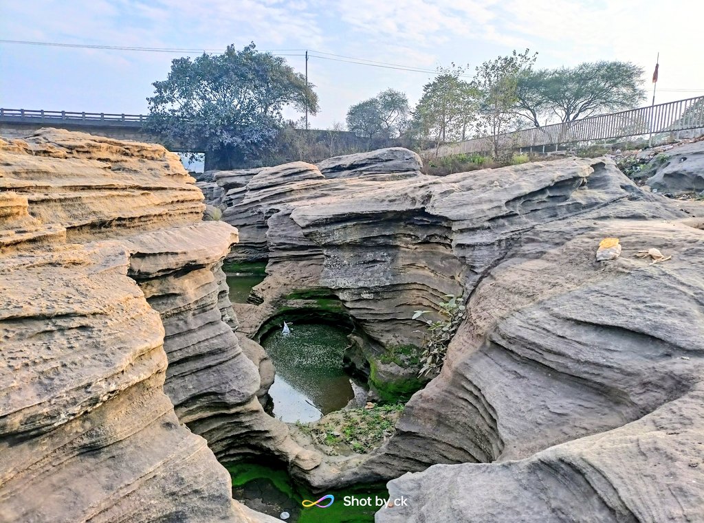 itzchampak's tweet photo. River potholes:

Erosional fluvial landforms created by swirling actions of the river current with the help of abrasion by rock debris on softer bed rocks.

#geology #jharkhand #landforms https://t.co/Eu7xYP3dQn