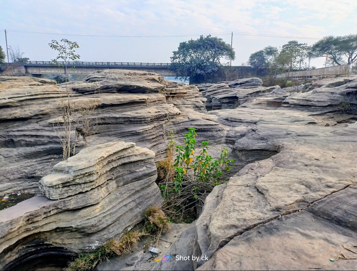 itzchampak's tweet photo. River potholes:

Erosional fluvial landforms created by swirling actions of the river current with the help of abrasion by rock debris on softer bed rocks.

#geology #jharkhand #landforms https://t.co/Eu7xYP3dQn
