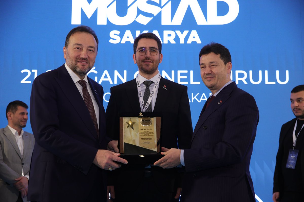 AtasoyMelih03's tweet photo. Görev süremizin sonuna gelerek bayrağı devrettik. Bu süreçte genel merkezimizde ve şubemizde birlikte çalıştığım ağabeylerime ve kardeşlerime teşekkür ederim.

Ayrıca Genel Kurulumuzda Divan Kurulu üyeliği görevim sebebiyle başkanlarıma ve üyelerimize teşekkür ederim. https://t.co/uZfn7zSPdO