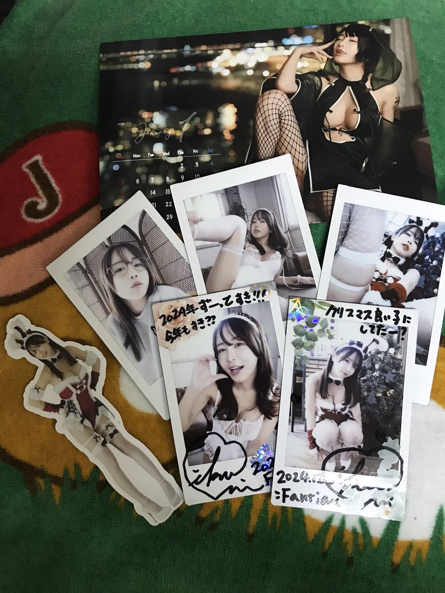 12月チェキ届いたー！！！
全部可愛すぎー！！
服着てる肌色の少ないチェキがレアすぎて！🤤めちゃくちゃ嬉しい😆

@193iKkyu3 
#いくみ　#いくみ管理部　
#イク民 https://t.co/XY9mPWNtfo
