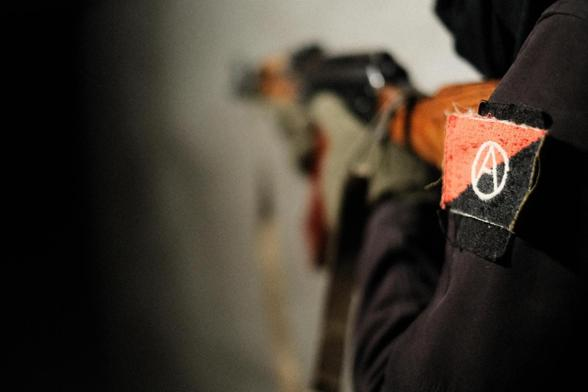 <a href="/Veraadinevis/">arturovera♥️💛💜SyR</a> <a href="/AitorPerosanz/">Aitor Igartua Perosanz</a> @antitxistu <a href="/TeletextoMan/">TxtMan</a> <a href="/goitan_trankas/">goitan</a> <a href="/OrrantiaTar/">Mikel-Tar Orrantia Diez</a> <a href="/DurrutiRiot/">GhostofDurruti</a> <a href="/cnt_burgos/">CNT Burgos</a> <a href="/AscensionMartn2/">Ascension Martín Martín</a> <a href="/CNTManresa/">CNT de Manresa / Catalunya Central</a> <a href="/josevico4/">José Vico 🔻🇵🇸🇿🇦</a> @LuzTrol96593 <a href="/Makhnovista89/">Makhnovista</a> <a href="/ilusocial/">Ilusionismo Social</a> <a href="/Anarkia1959/">Anarkia🏴🎗️🇧🇷🇷🇺🇮🇳🇨🇳🇿🇦🏳️‍⚧️</a> <a href="/fxromanfer/">f.x roman fernandez</a> <a href="/Horlo99/">Horlo</a> <a href="/PilarPalomoMuo1/">Pilar Paloma ♥️💛💜🔻</a> <a href="/MichelLucBellem/">CAPITAL CITY PUNK-ECONOMICS 🅰️🏴🛠️</a> <a href="/CNT_Prensa_MMCC/">Prensa y Comunicación @CNT_Madrid</a> 🏴 ¿Por qué ocurren?
Por condiciones inseguras, ritmos de trabajo infernales y falta de formación.
¿Te suena el: "Date prisa, no pasa nada"? Esa prisa mata.
¿Te suena el: "Así se ha hecho siempre"? Ese "siempre" mutila.