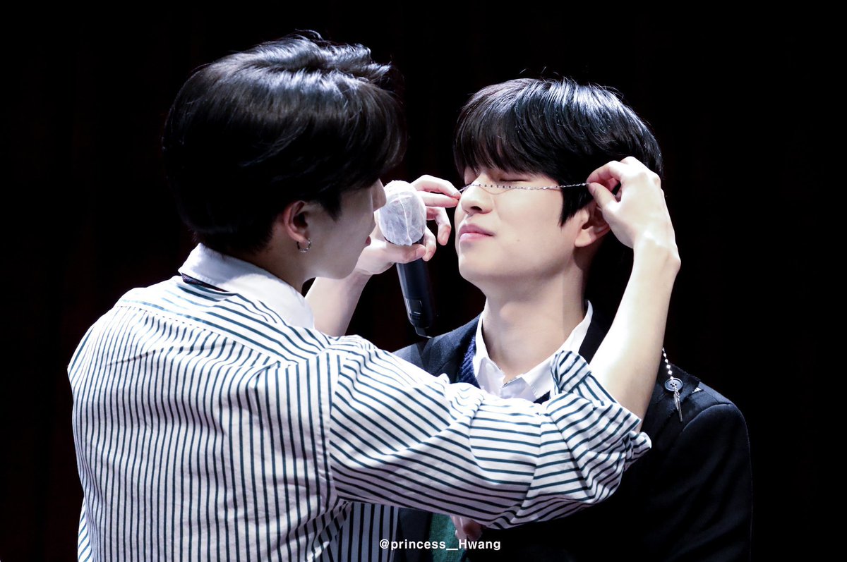 GOLDENSEUNGS's tweet photo. seungmin is 00z baby https://t.co/q5fdJ3fAjC