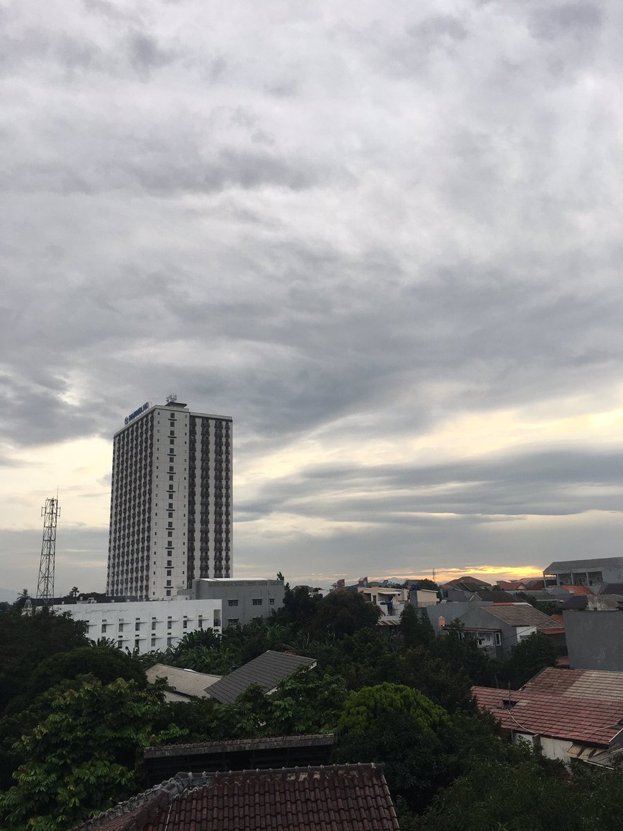 ecksveee's tweet image. Jangan lupa bahagia.. 😌🇮🇪 #kukusan #santai