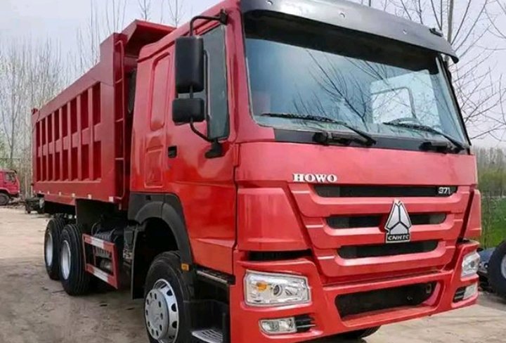GakwayaSamue's tweet photo. 🚨 *Mugihe utunze cyangwa utwara imodoka yo mu bwoko bwa HOWO.* 🚨

*Ntiwagakwiye kurenza umuvuduko wa 40 Km/h m'umugi .

*Na 50 Km/h ahadatuwe.

Kuko zakozwe hashingiwe cyane kukazi  zishibora gukora,ibijyanye n'ubwirinzi no gukomera ntibyitabwaho kubera isoko zakozwe 
1/1 https://t.co/29RXemujyj