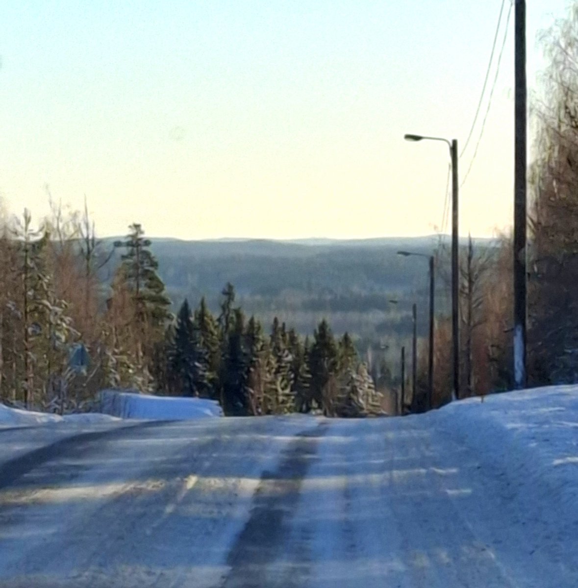 Jaanaelice's tweet photo. Sappeen vuorelta laskeudutaan alas! 🚗
@HeikkiKansanaho
#maisema #sappee https://t.co/zDqox1ZkFW
