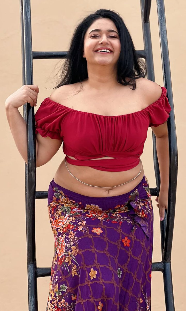 themaxxmeridius's tweet photo. #PoonamBajwa is a blessing💓 https://t.co/g8ALwoWwVJ