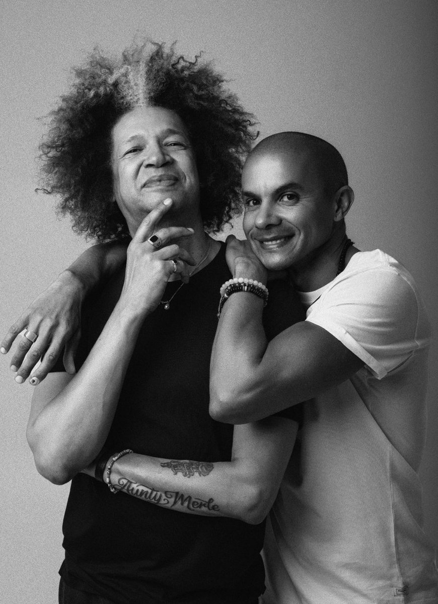 15.  Fifteen Years. 

For 15 years I've been driving home to the same human.  Ok sometimes I took a cab.  But you get the picture 😁

Happy Fifteenth Wedding Anniversary to THE ONE 🖤🖤🖤🖤🖤

pic: <a href="/rizquaBarnes/">Rizqua Barnes 🇵🇸✊🏽</a>