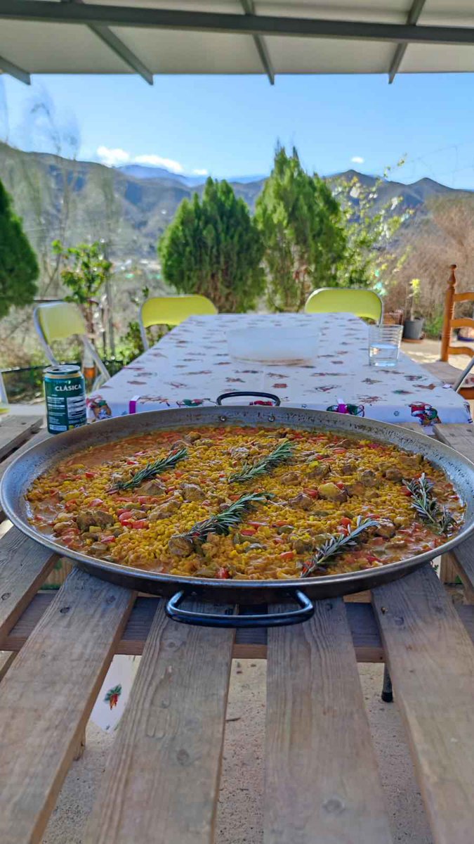 Un buen dia rodeado siempre de buenos amigos y risas siempre te recarga para lo que venga, menuda paella me marqué.