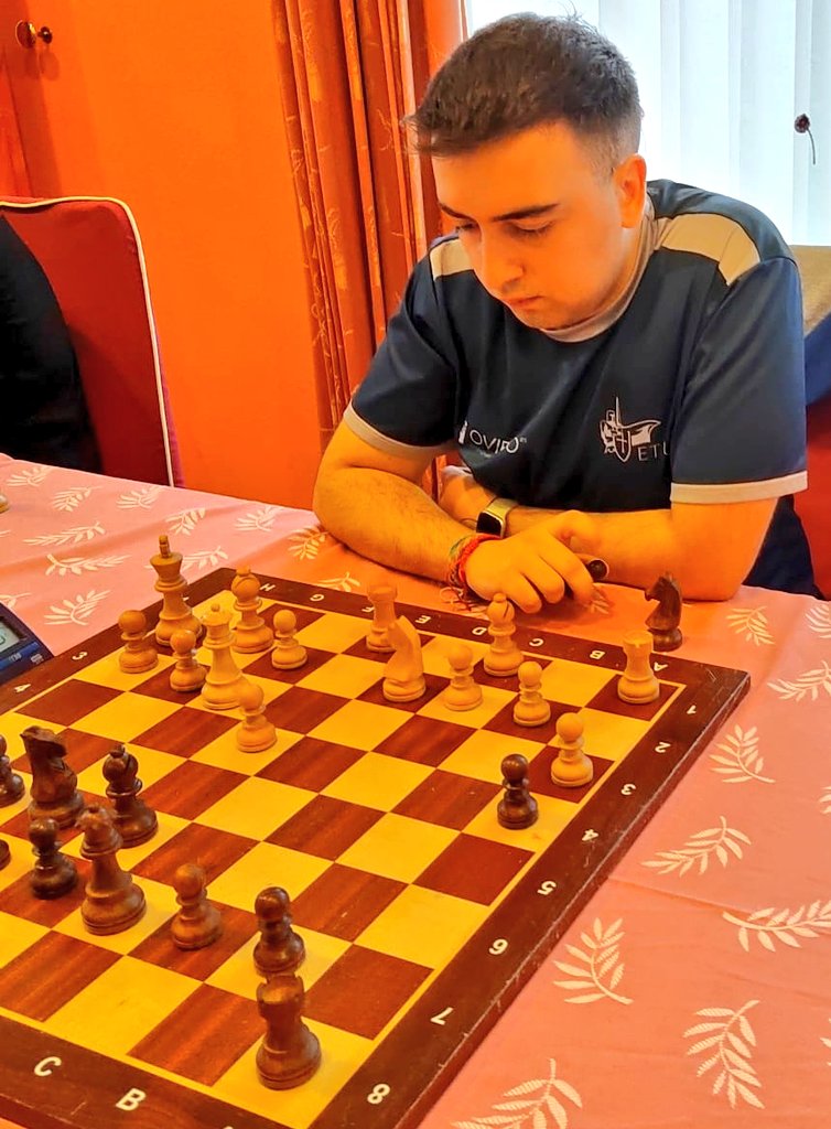 VetustaChess's tweet photo. EL VETUSTA CAMPEÓN DE ASTURIAS RELÁMPAGO!!!
El @VetustaChess se proclamó campeón regional de Blitz 3'+2' tras ganar los 8 encuentros y consigue así el primer título de la temporada! 💪🏻 El equipo B 11° 9/16, el D 18° 8/16, el C 24 7/16 y el E 31° 6/16. 
https://t.co/u6iDS92GT2 https://t.co/N9RL6y2A0E
