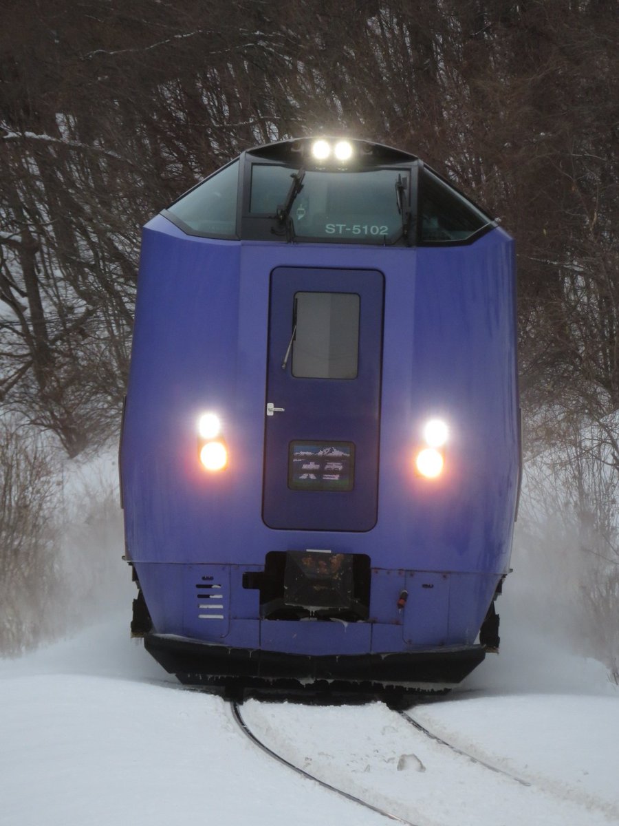 UqhjTIxUtVrdlcr's tweet photo. 今日のラベンダー編成の特急オホーツク1号と折り返し特急大雪4号
LEDヘッドマークが上手く写らず😣
#石北本線
#キハ261 
#ラベンダー編成 
#特急オホーツク 
#特急大雪 
#網走
#北海道 https://t.co/8q6e629cRt