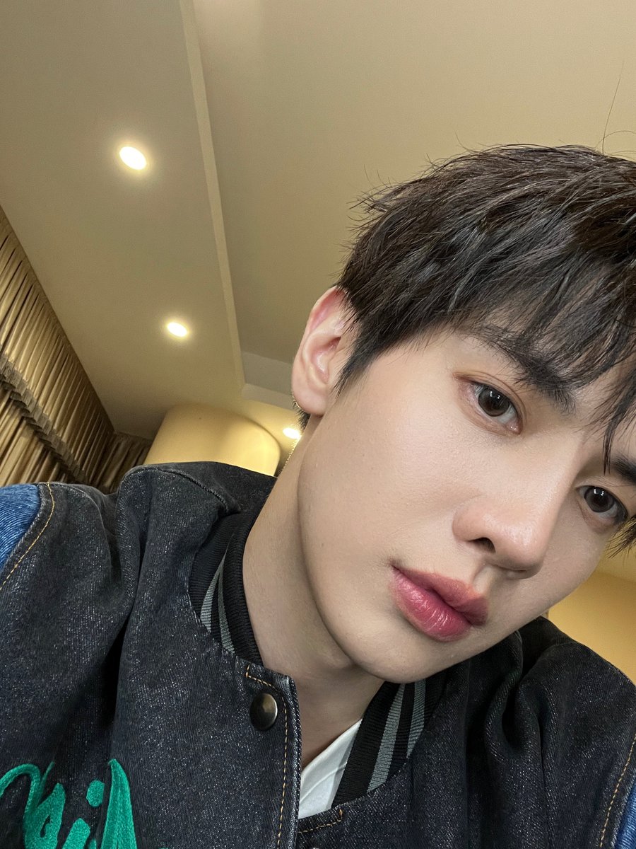 maxky_rp's tweet photo. Thank you 
#Maxky1stFansignGuangzhou https://t.co/2oVb5hF9XT