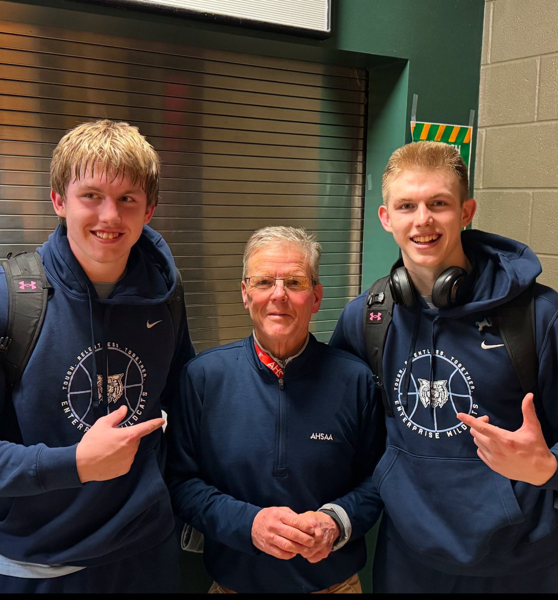 ONTHEDMARK1's tweet photo. So Proud of these two giants, Brady & Tucker Wadsworth !
I’ve watched ‘em grow up & play 🏀 since birth…
They are incredible young men , like their Parents: Dr D & Coach Wadsworth!
#WadSquad @t2wads , Big B Brady , #OntheMark @WILDCAT__HOOPS @RAH_3_HOOPS https://t.co/QP6C9IhOYB