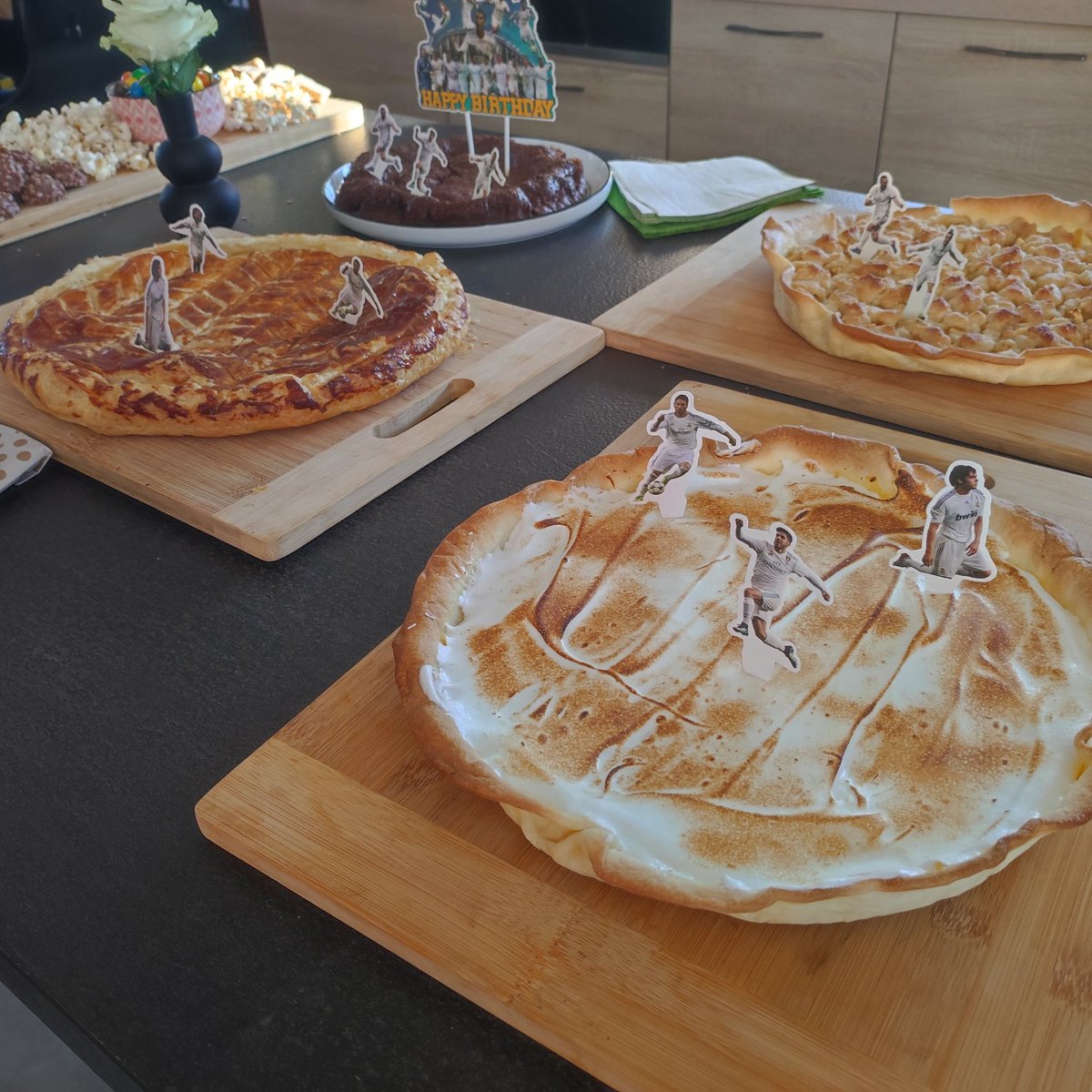 cathfardeau's tweet photo. Les 9 ans de Simon
Tout fait Maison 👍 @AnaisCadiot
Et fan du @realmadridfra
🧁🍡🍬🍫🍰🧁🎂⚽
#petitFils https://t.co/PtGMyFuTYI