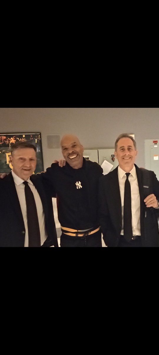 Maurice420's tweet photo. @JerrySeinfeld  Once again Thank you and Mark for Tix and Backstage meetup after . Real Nice of You to take time out for that . You and Mark are the Perfect Show Package , Keep That Going . Solid All the Way Around. Stay Amazing My Friend https://t.co/iWI85oKy7Q