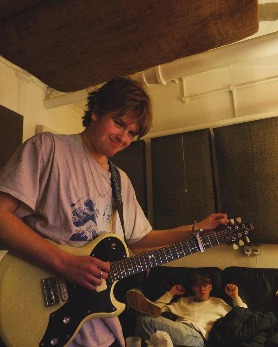 @mattbawtree tunes with the capo on..
.
whitebearstudios.co.uk
.
#recordingstudiomanchester
#musicproduction #musicproducer 
#manchesterrecordingstudio 
#mixingengineer