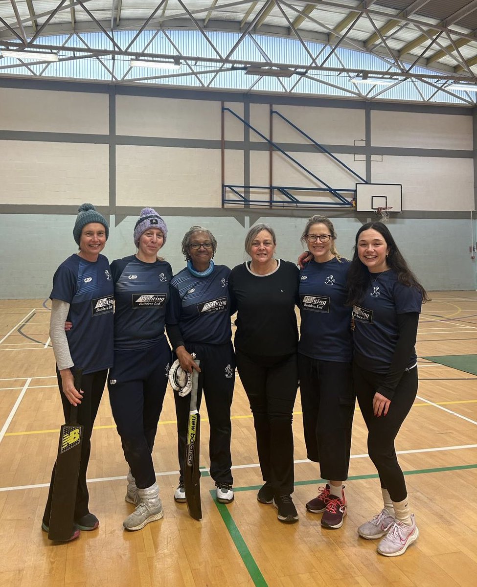 horspathcricket's tweet photo. It was an excellent start to the @Oxoncb Oxfordshire Indoor League yesterday, with a win against Oxford Cricket Club. Great play by our women’s side 👏🏼🏏 #ThePathWay https://t.co/JdQWEow6xc