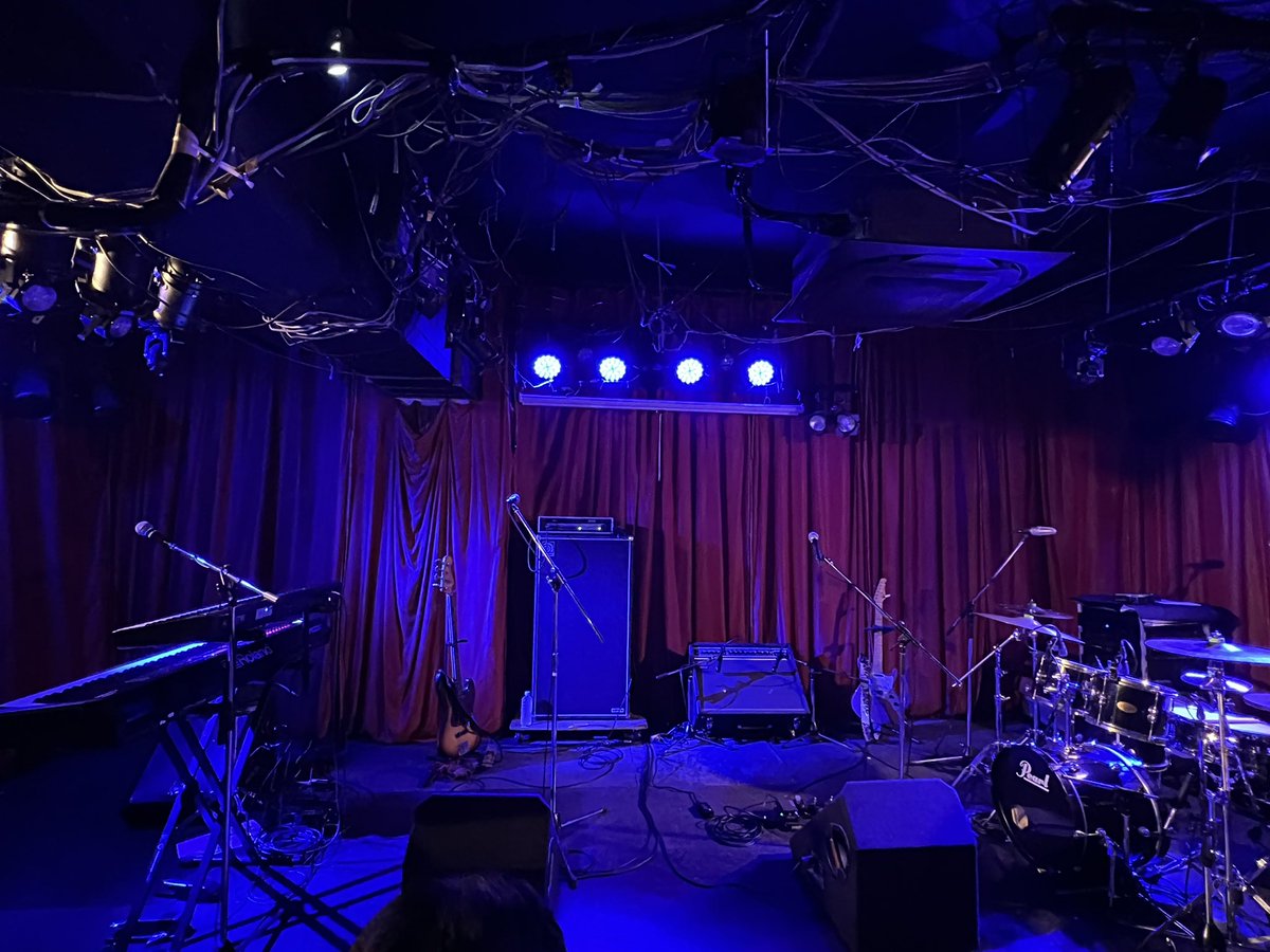hanami0905's tweet photo. Bar THIRD STONE25周年おめでとうございます㊗️🎉
ネイバーズのライブ最高すぎた!!
ほぼカバー曲でソウル溢れるめっちゃ楽しいライブでした🎶
久しぶりMJメドレー嬉しかった
#NBCP #THIRDSTONE #25周年 https://t.co/vd8WsuH5ZY