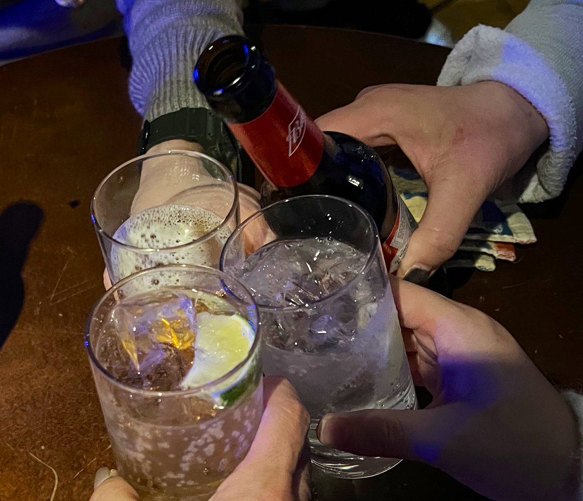 hanami0905's tweet photo. Bar THIRD STONE25周年おめでとうございます㊗️🎉
ネイバーズのライブ最高すぎた!!
ほぼカバー曲でソウル溢れるめっちゃ楽しいライブでした🎶
久しぶりMJメドレー嬉しかった
#NBCP #THIRDSTONE #25周年 https://t.co/vd8WsuH5ZY
