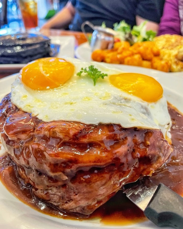 jayteetake1983's tweet photo. 🗣YO! CHECK OUT MY BRUNCH STORY🥞
🔹 
Finally stopped by Yogurstory for brunch &amp; couldn't get enough of their Ube pancakes💜 or prime rib Loco Moco🥩! Crab cake🦀benedicts were 🔥 too, you really can't go wrong here &amp; the long lines show why! Pro tip: use Yelp wait-list https://t.co/DHgkBmCuSf