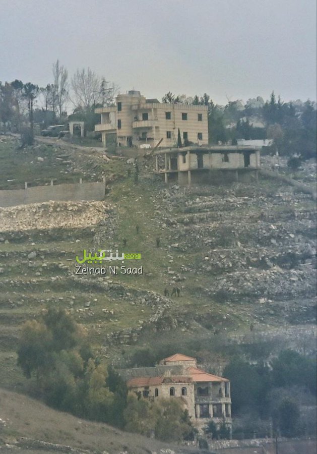 ReportNewsGaza's tweet photo. ⭕️Sources #Libanaises :
"Les forces #Israéliennes se retirent d'une maison après l'avoir attaquée à la périphérie de "Bint Jbeil", "Maroun Al-Ras"." https://t.co/GOzm24ZVVL