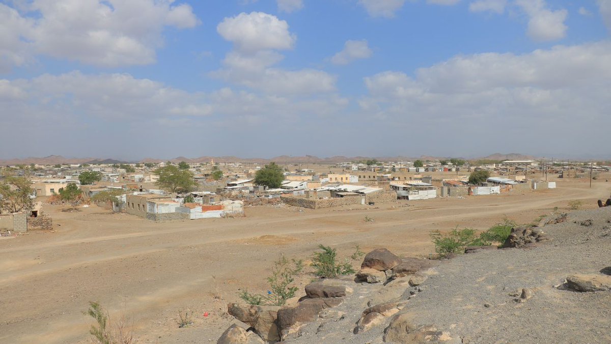UNHCRYemen's tweet photo. 🔆 Kharaz: Yemen’s only refugee camp
750 homes now solar-powered in phase one.
Already solarized:
🏥 Health clinic
📚 Schools
🚰 Water pumps
🍽️ Food distribution center

Our goal: solar energy for all 1,300 homes—powering a brighter, safer future. https://t.co/PlxjSAUN3M