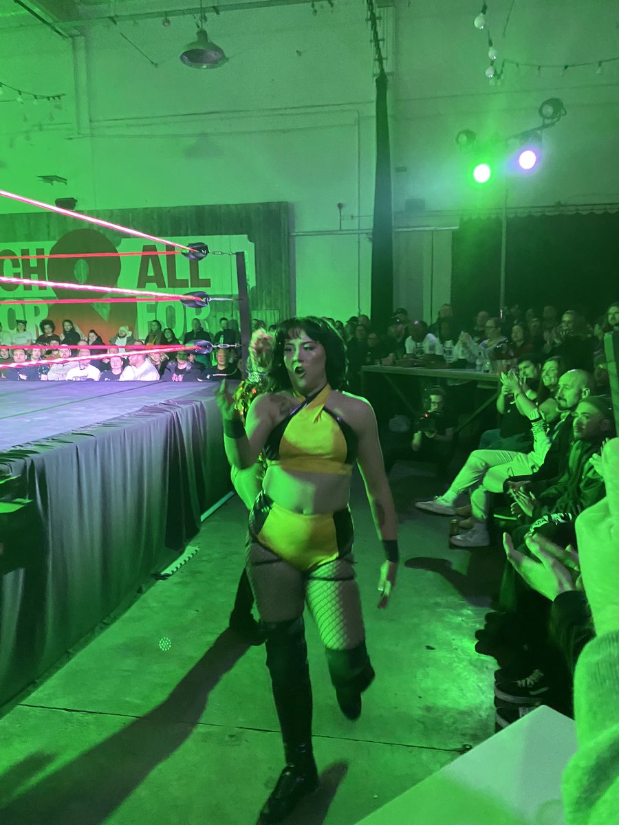 Davesewell04's tweet photo. Prematch pics @OhItsCeline_ #PricesseLauriana @_lucialee #AlunaBlue @ProWrestlingEVE https://t.co/GwApimWjk3