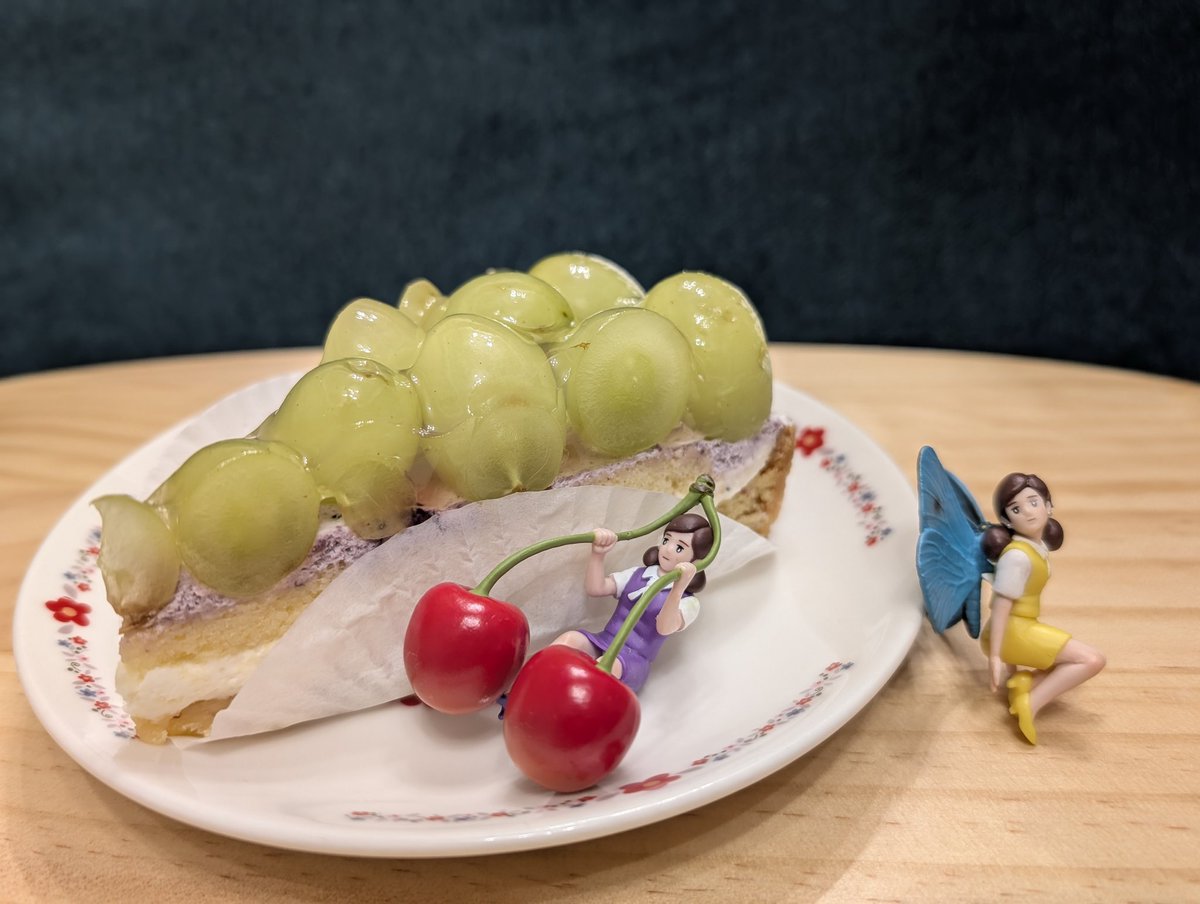fuchimiyuko's tweet photo. 子供が「いつもお料理とか、いつも頑��っているから、ありがとう」と感謝の言葉と共にケーキを買ってきてくれました(´；ω；｀)涙
感謝の気持ちを伝えれの素敵だなぁ〜と思いました。こちらこそ、ありがとう。明日から頑張れます。
＃感謝　＃フチ子　＃ケーキ https://t.co/SWHM8ICYUc