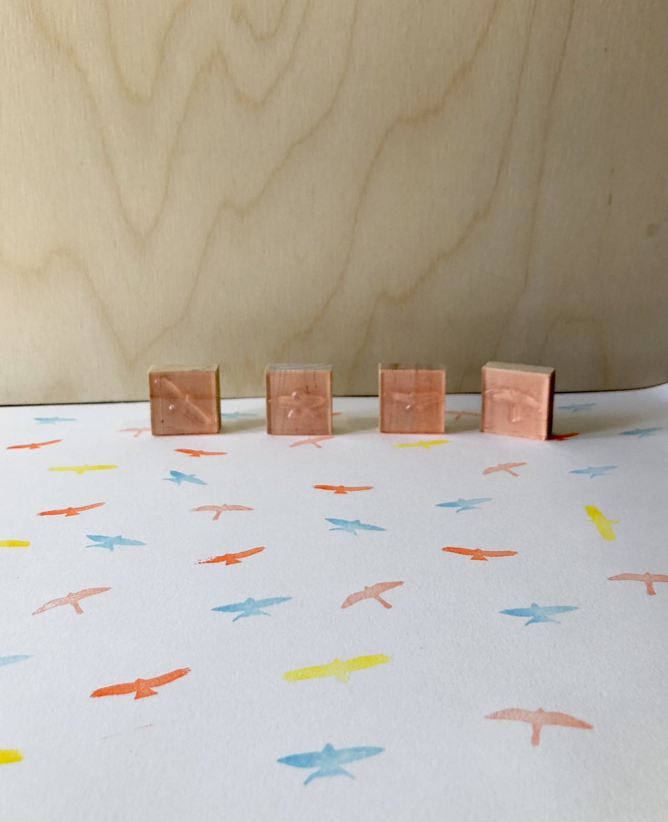 MariaLeon_Ilust's tweet photo. 📷He creado unos sellos de aves para estampar sobre tela o papel. También como sello personal o ex-libris.
📷Apto de 0 a más de 100 años. ⁣
📷4 especies características de la migración en el Estrecho de Gibraltar: golondrina común, cernícalo primilla, águila calzada y alimoche. https://t.co/b7ovbaJ9br