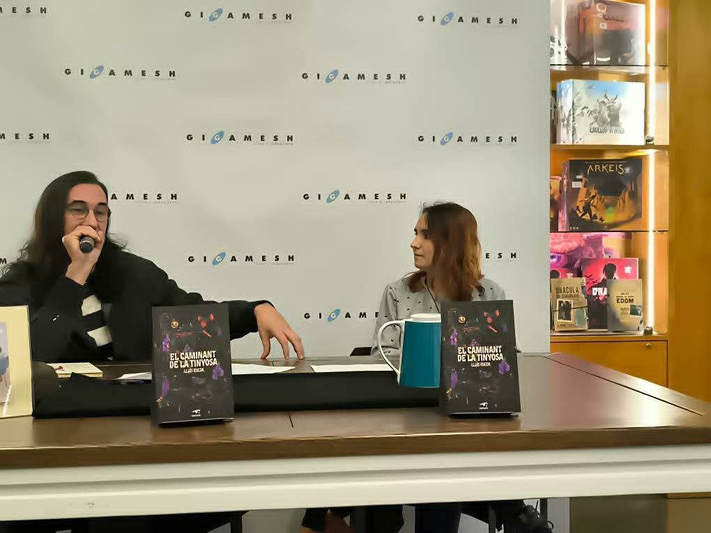 Lluís Rueda (@judexrueda) on Twitter photo Divendres a <a href="/GigameshTienda/">Librería Gigamesh</a> vàrem viatjar a la Catalunya del segle XIII. Xerrada d'<a href="/Alister_Mairon/">Alister Mairon</a> i servidor sobre #MedievalHorror i la novel·la 'El Caminant de la Tinyosa'. Gràcies per apropar-vos-hi! Podeu recuperar la presentació a: youtube.com/watch?v=cyGFwO… Divendres a <a href="/GigameshTienda/">Librería Gigamesh</a> vàrem viatjar a la Catalunya del segle XIII. Xerrada d'<a href="/Alister_Mairon/">Alister Mairon</a> i servidor sobre #MedievalHorror i la novel·la 'El Caminant de la Tinyosa'. Gràcies per apropar-vos-hi! Podeu recuperar la presentació a: youtube.com/watch?v=cyGFwO…
