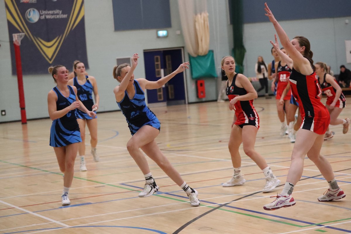 CliveJonespr's tweet photo. @WorcsNetball @rylandnetball Q3 score: @WorcsNetball 33  - 46  @rylandnetball https://t.co/rnydlrvIXc
