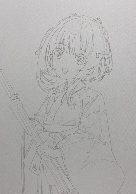 巫女服の鵜来さんの途中絵です。まず最初に雰囲気で描いてみて、その後線を濃くして、最後に色を塗りました!元絵は新春modeの鵜来さんで、見た瞬間に思わず「可愛い…!!」と思い、描いてみました…!今回も沢山のいいね、リポスト、コメント等を本当に本当にありがとうございます!! 