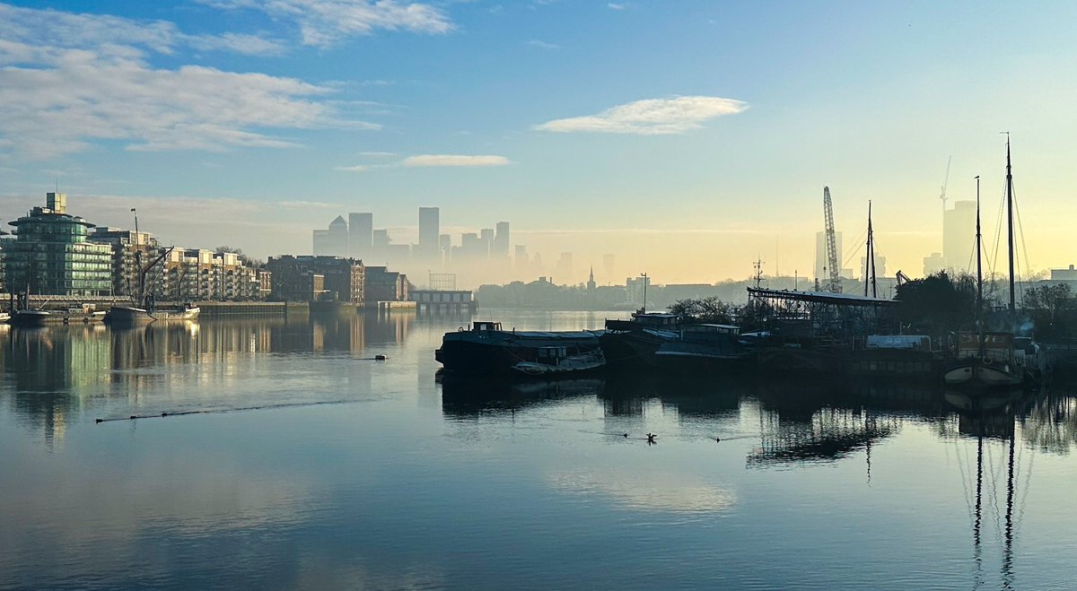 MrTimDunn's tweet photo. Stared here - in silence - with a few others. Then that time travel thing happened again: like it so often does, down by a quiet Thames, when it can feel like the centuries of this city are sliding together. Here on the shore, London of now drifts off into mist, and Old London - an imagined London of ancient paintings and etchings - is suddenly real, right in front with curling woodsmoke and calling birds and then, then it is gone. And I’m not even drunk.