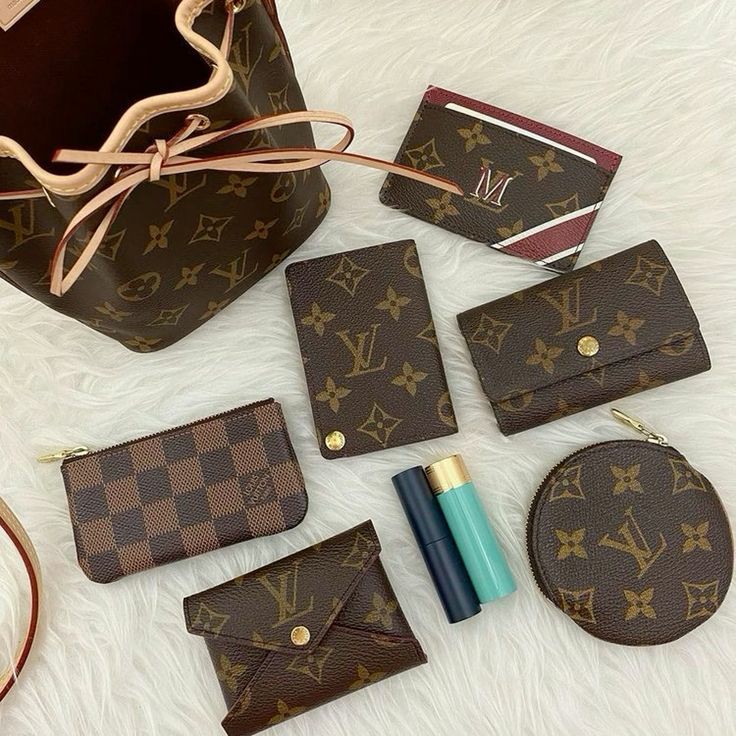 A variety of branded bag styles for you to choose from
Affordable prices, worldwide delivery
If interested, please visit the official website, bagonline.net
WhatsApp: +1 (728) 208-9402
Wish you a happy life