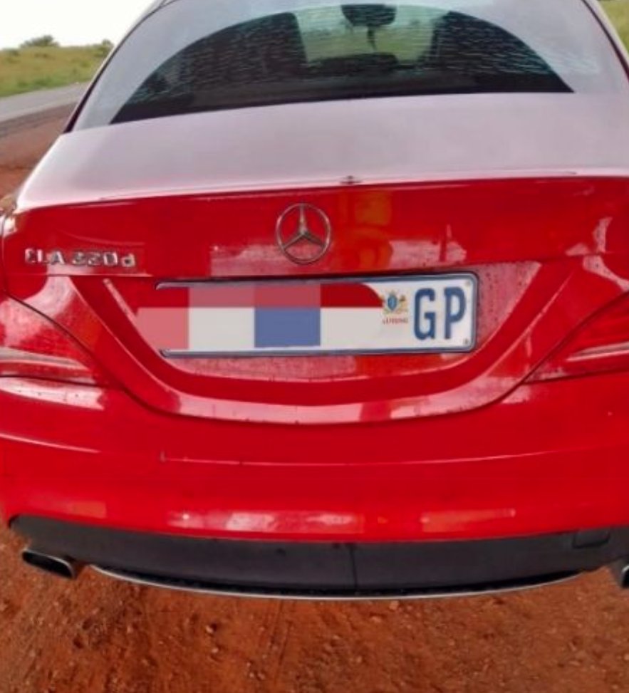 _ArriveAlive's tweet photo. A 45-year-old driver's joyride came to a screeching halt when they were caught speeding at 195km/h on the N1 near Settlers https://t.co/3S8Hdl05Dr
#ArriveAlive #Speeding #DriverCaught @TransportLimCom https://t.co/Beyb9ZqEgJ