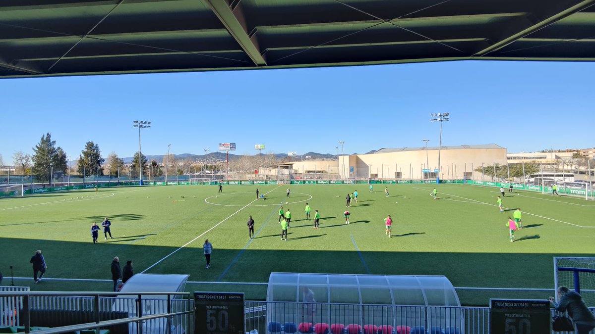 Ja en joc al Municipal de Cornellà <a href="/ue_cornella/">UE Cornellà 💚</a> - <a href="/ce_andratx/">C.E. Andratx</a> amb la veu d' <a href="/ericballe00/">Eric Ballester Navarro</a>
📻 #89.1FM